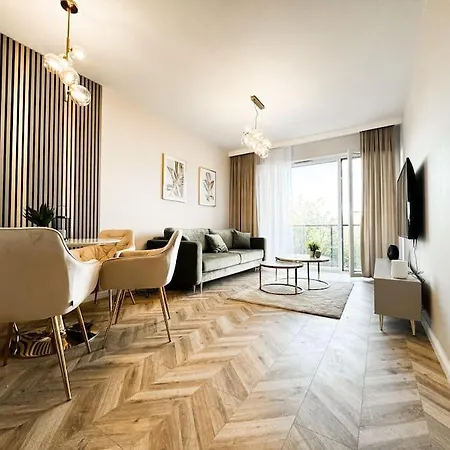 Апартаменты Balcony & Parking, Modern Elegant Apartment! Near Tram