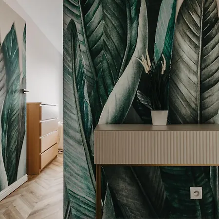 Апартаменты Balcony & Parking, Modern Elegant Apartment! Near Tram Вроцлав