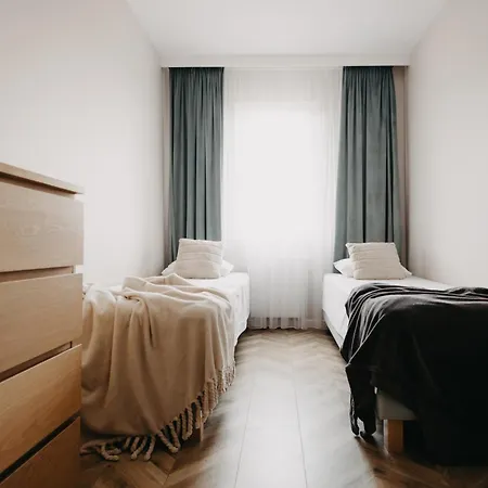 Апартаменты Balcony & Parking, Modern Elegant Apartment! Near Tram