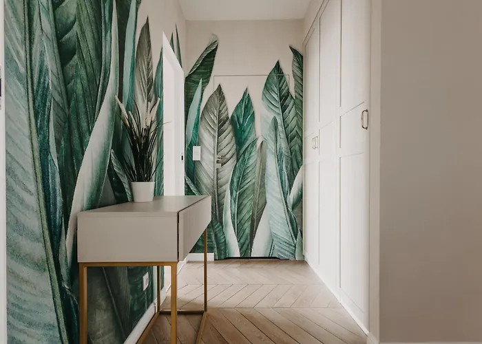 Balcony & Parking, Modern Elegant Apartment! Near Tram * Wroclaw