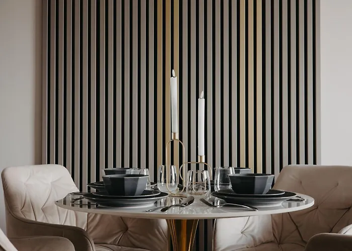 Balcony & Parking, Modern Elegant Apartment! Near Tram Apartment *