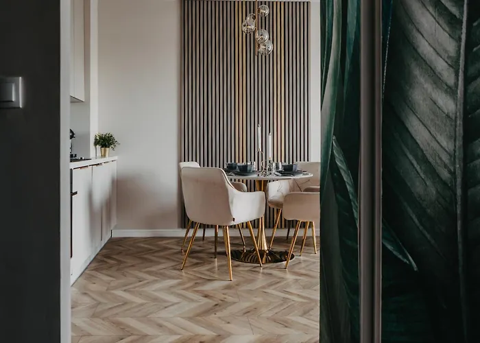 Apartment Balcony & Parking, Modern Elegant Apartment! Near Tram Wroclaw