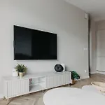 Apartamento Balcony & Parking, Modern Elegant Apartment! Near Tram *