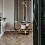 Apartamento Balcony & Parking, Modern Elegant Apartment! Near Tram Wrocław