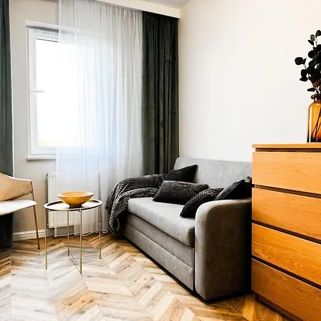 Apartment Balcony & Parking, Modern Elegant Apartment! Near Tram Wroclaw