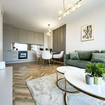 Apartment Balcony & Parking, Modern Elegant Apartment! Near Tram Wroclaw