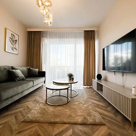 Apartament Balcony & Parking, Modern Elegant Apartment! Near Tram Wrocław