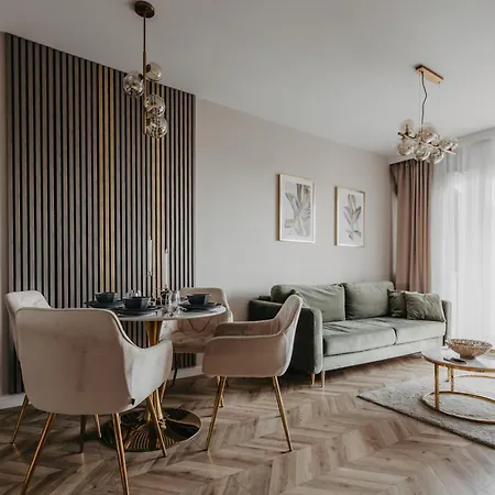 Balcony & Parking, Modern Elegant Apartment! Near Tram Apartamento *